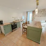 Tres Lumineux Style Anglais, La Cachette Du Renard